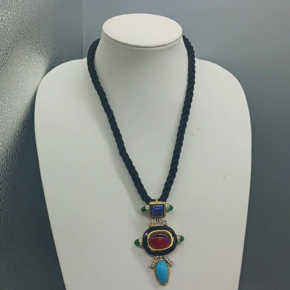 VINTAGE KJL Kenneth Jay Lane Art Deco Cabochon & Crystal Pendant Necklace